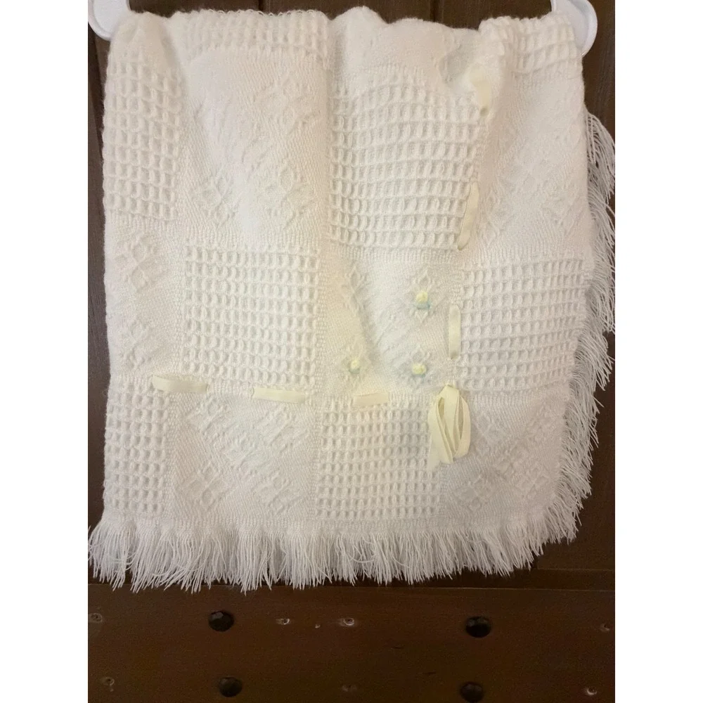 Vintage Kids Count open-weave acrylic baby blanket  Ribbon Fringe 36x40 1970's